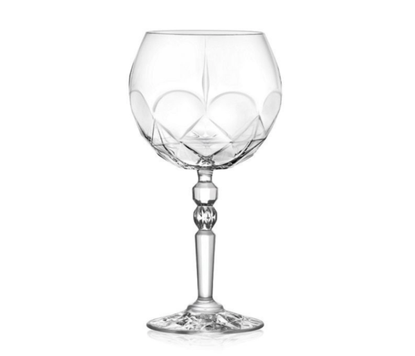 Gin tonic en cocktailglas kristalglas